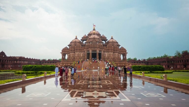 Akshardham_New-Delhi_rain-001-1920x1084