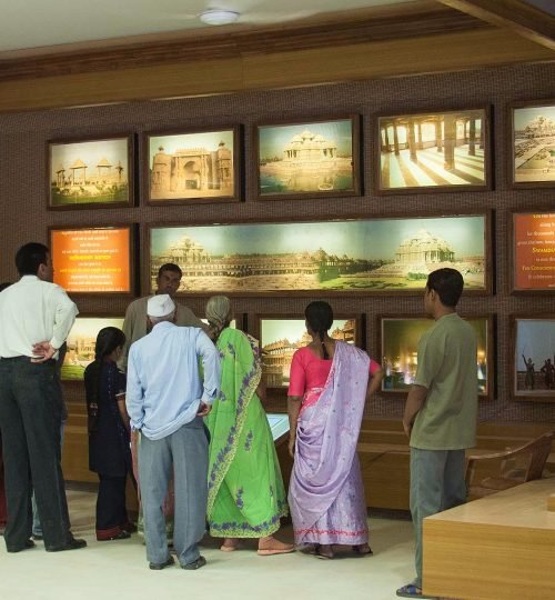 akshardham_Visitor-at-visitorcenter-026