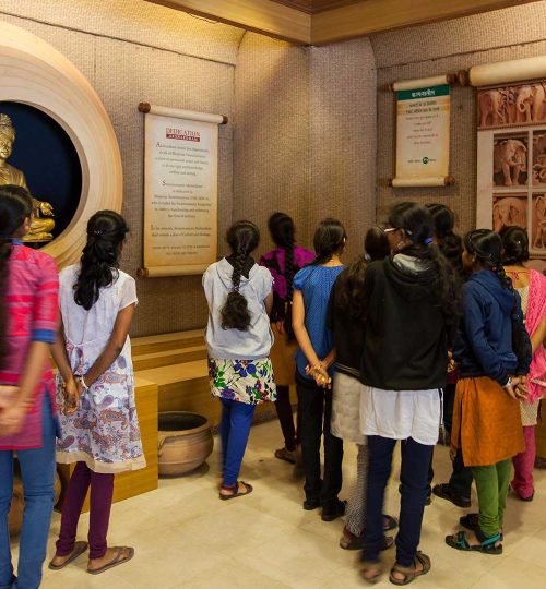 akshardham_Visitor-at-visitorcenter-039